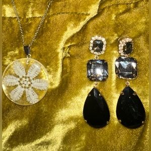 💕💕 PRETTY earrings and necklace. Costume/Pageant/Event.